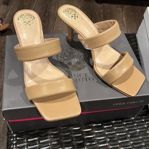Vince Camuto heels 🤎nude size 8 NWB